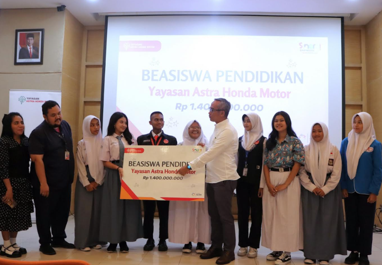 Duta Safety Riding Peroleh Beasiswa Pendidikan Dari Yayasan AHM