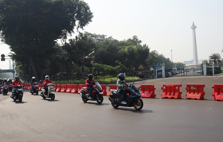 Puluhan Bikers Meriahkan Puncak Festival Hari Pelanggan Nasional di Jakarta