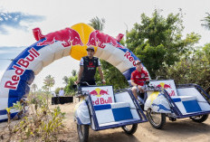 Momen Kocak Jelang MotoGP, 2 Pembalap KTM Adakan Balapan Pakai Becak di Mandalika