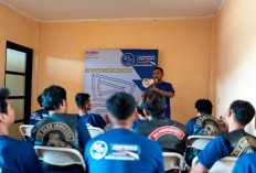 Event bLU cRU Riding Experience, Geber Performa R15 Connected di Sirkuit Gerry Mang Bareng Pembalap Yamaha Racing Indonesia